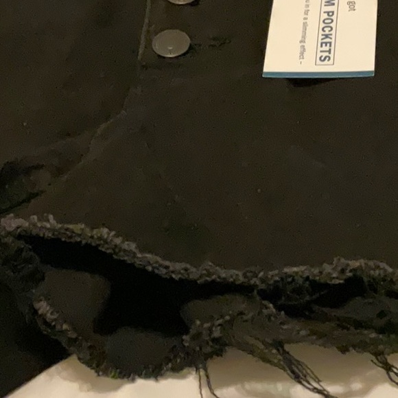 Black Old Navy booty shorts with slim pockets - Picture 4 of 6